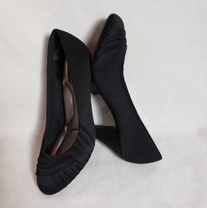 Comfy pleated fabric black heels